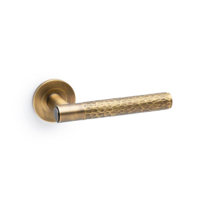 HE223-grp Hammered Lever on Round Rose - Pair